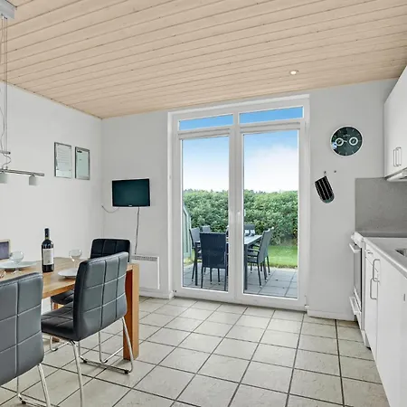2 Bedroom Amazing In Holiday home *